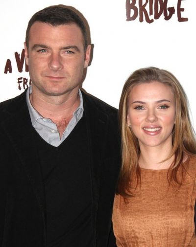 Liev Schreiber & Scarlett Johansson Photo