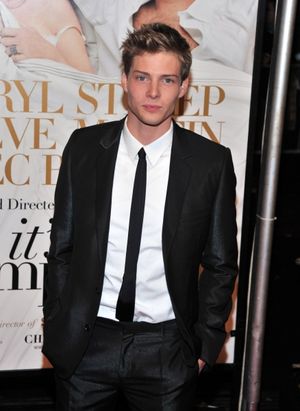  Hunter Parrish  Photo