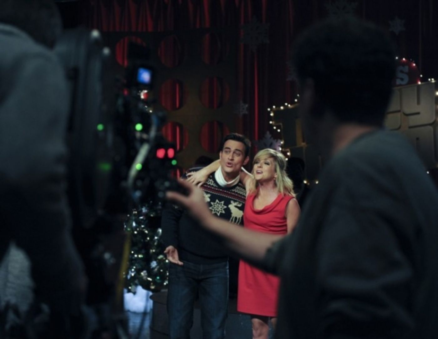Photo Flash: Cheyenne Jackson & Jane Krakowski on Tonight's '30 Rock'!  Image