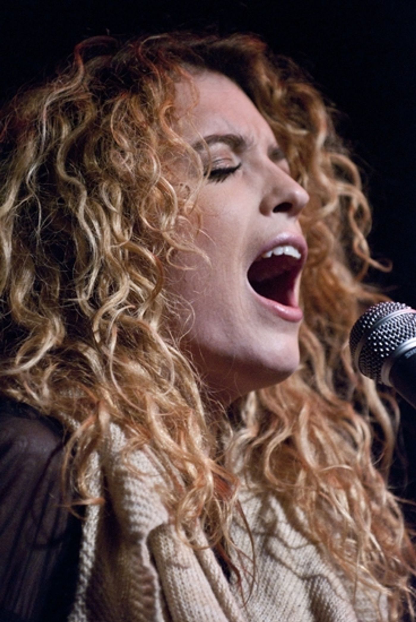 Photo Coverage: 'Broadway Sings For Outreach' Holiday Concert  Image