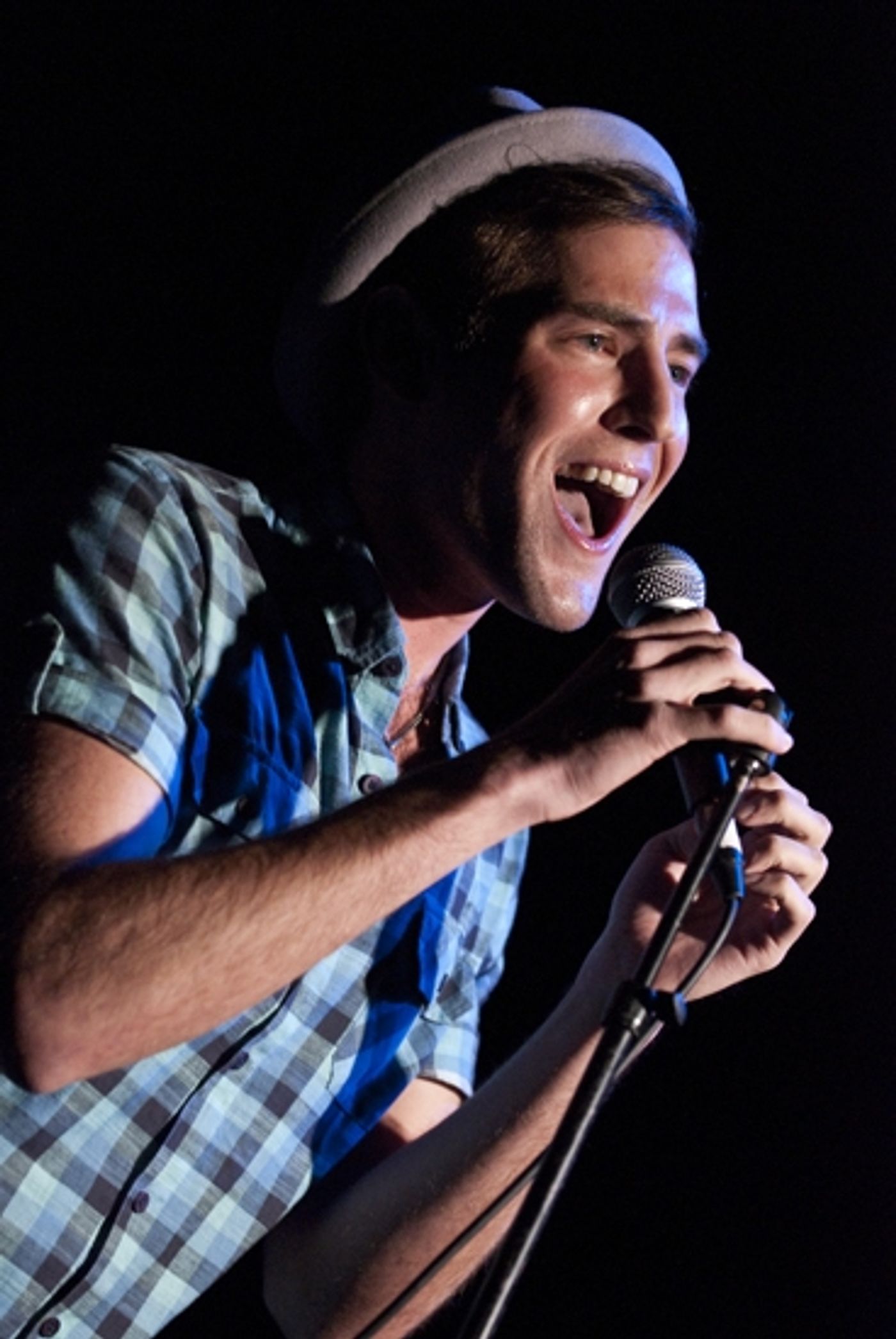 Photo Coverage: 'Broadway Sings For Outreach' Holiday Concert  Image