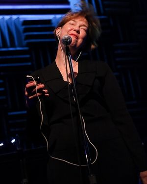 Harriet Harris Photo