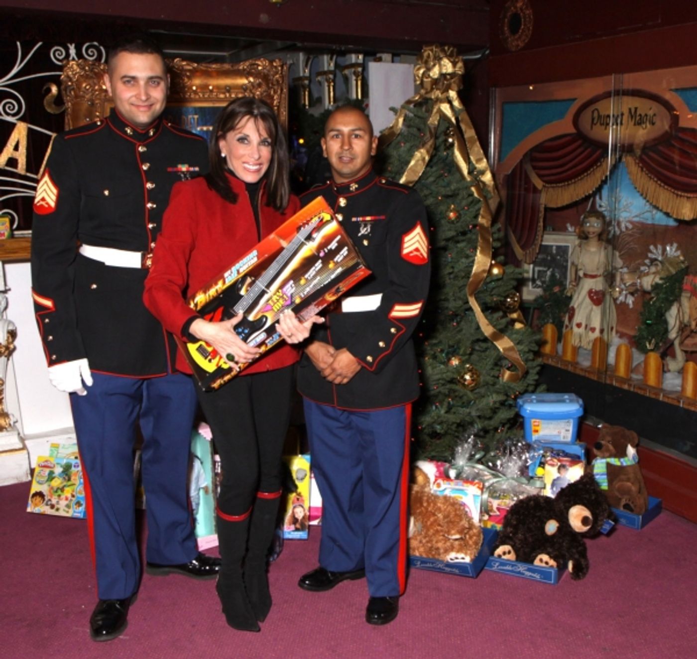 Photo Flash: Cabaret at the Castle Holds Homage To a Festive Season, Benefits Toys For Tots Photo Flash: Cabaret at the Castle Holds Homage To a Festive Season, Benefits Toys For Tots Image