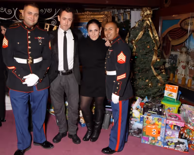 Sgt Trimber, Alan Cumming, Ricky Lake and Sgt Hernandez Photo