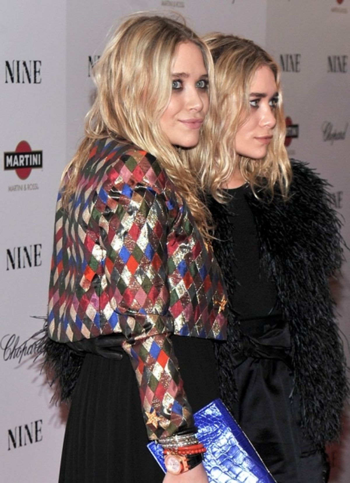  Mary-Kate Olsen (L) and Ashley Olsen at 
