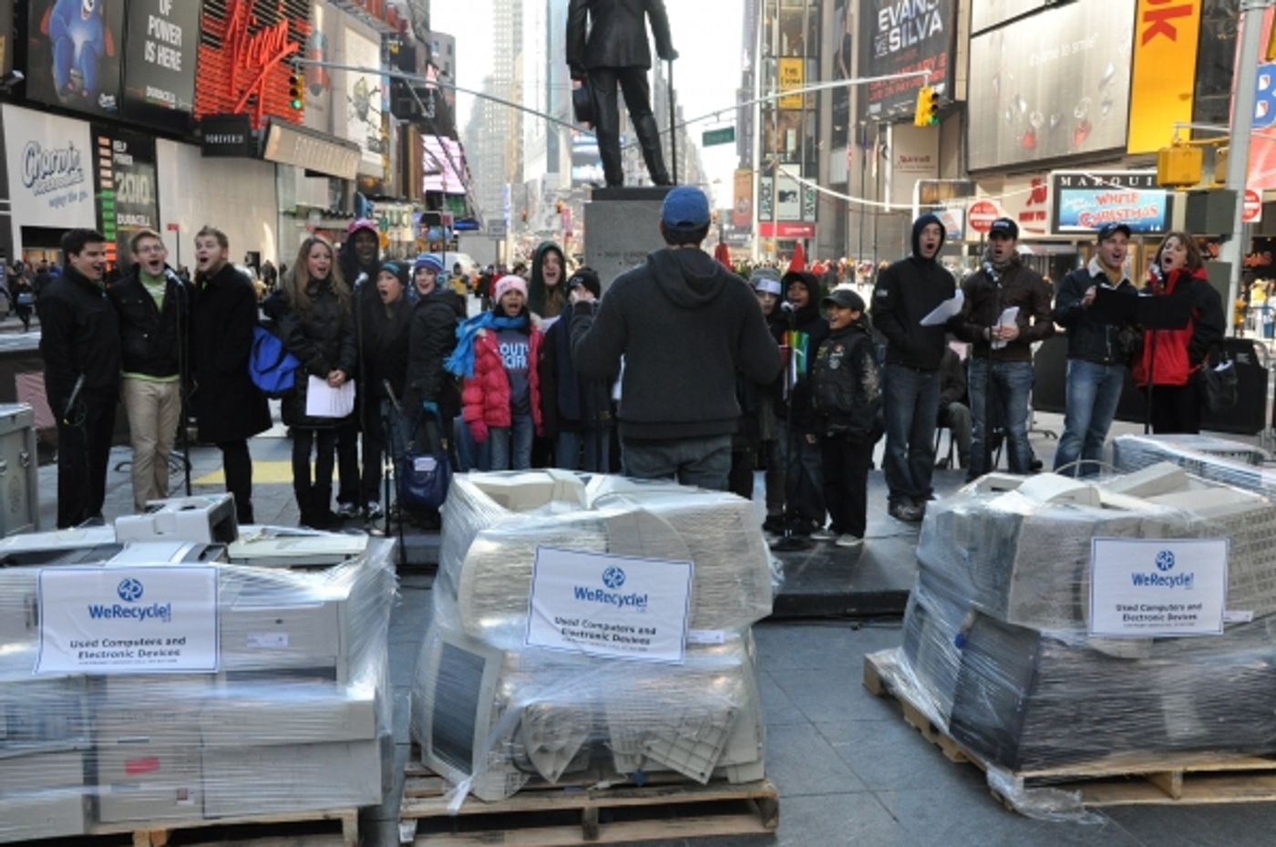 Photo Coverage: Broadway Green Alliance E-Waste Collection Photo Coverage: Broadway Green Alliance E-Waste Collection Image