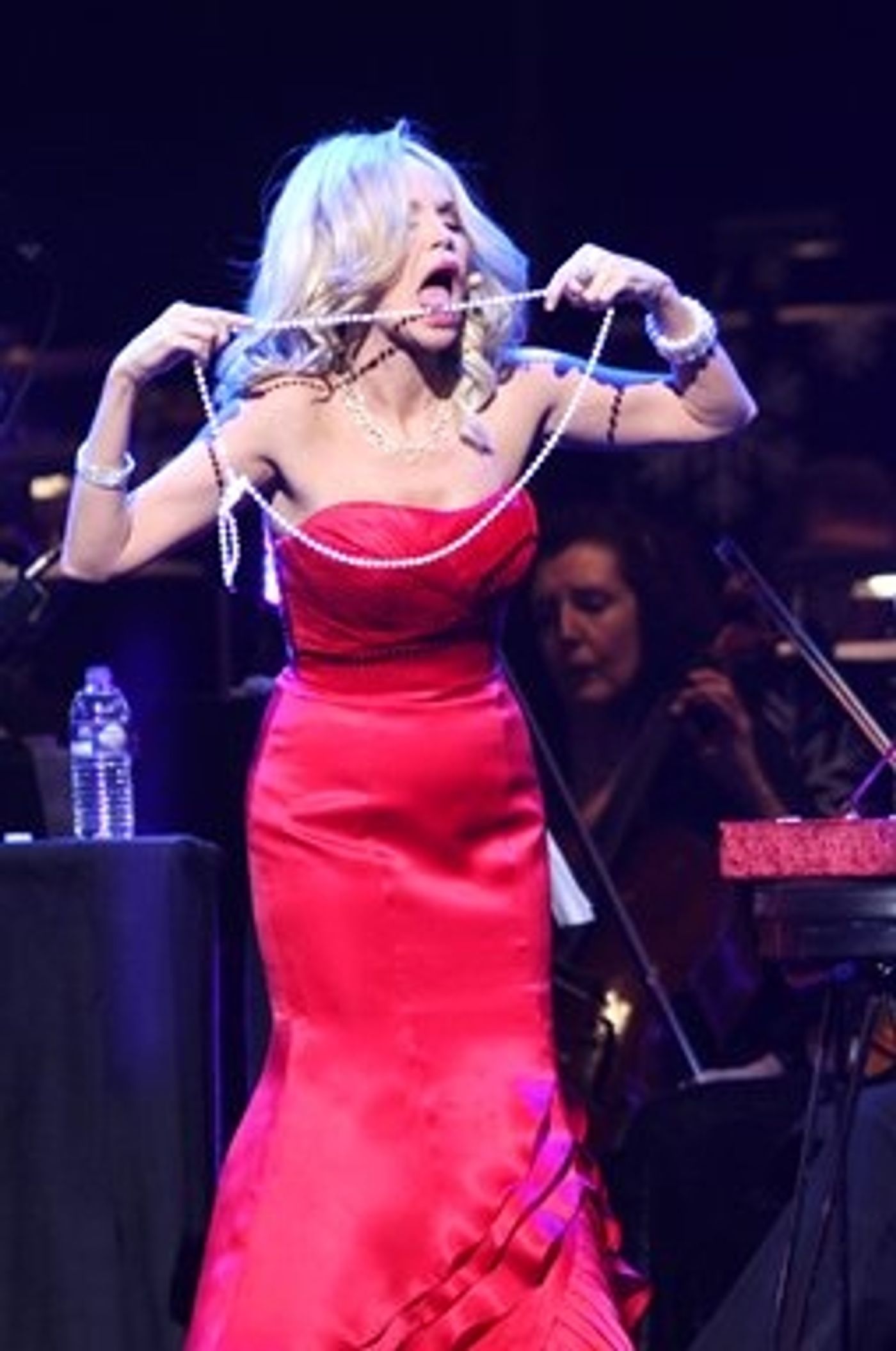 Exclusive Performance Coverage: Il Divo & Kristin Chenoweth Holiday Concert  Image