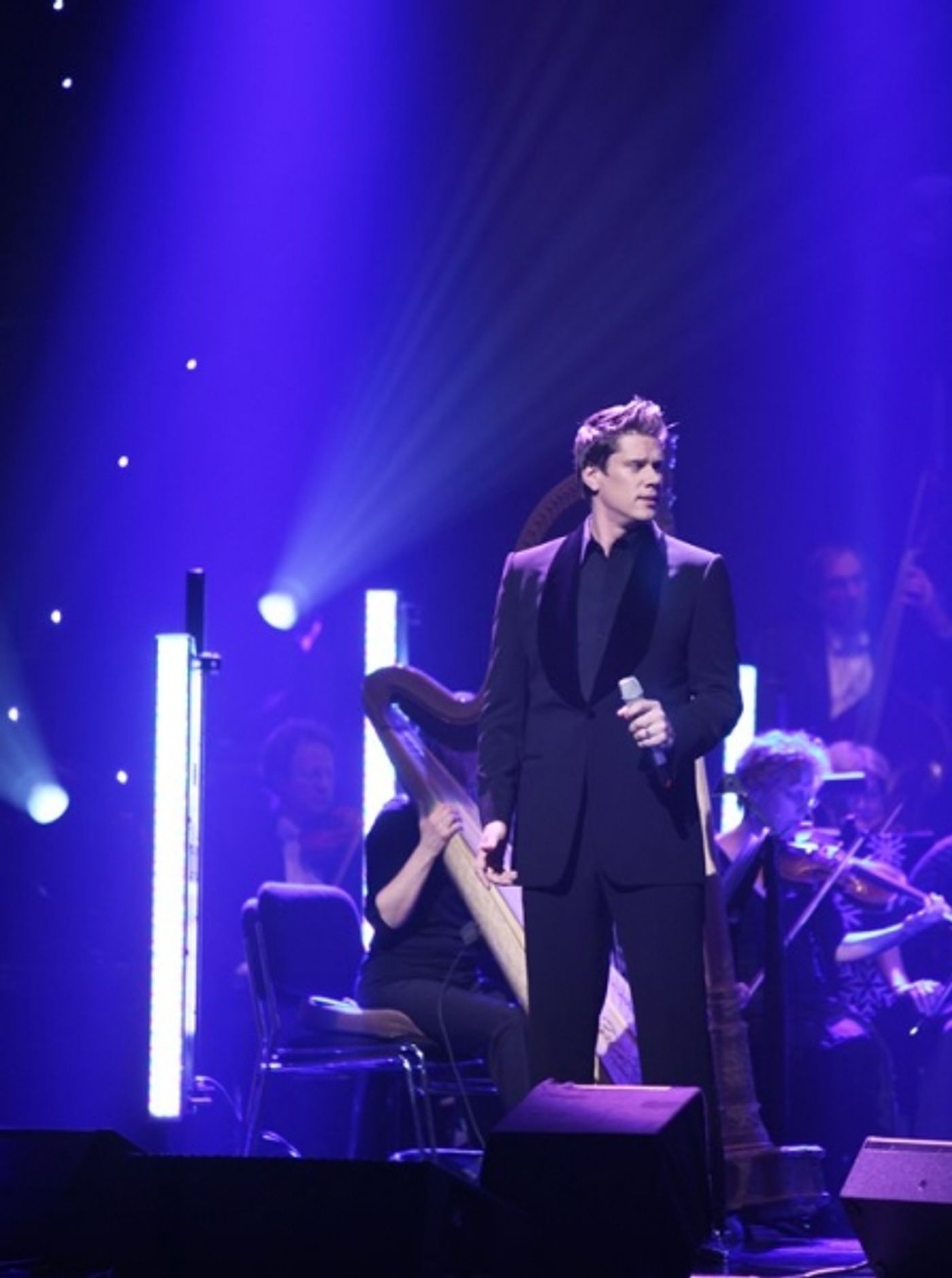 Exclusive Performance Coverage: Il Divo & Kristin Chenoweth Holiday Concert  Image