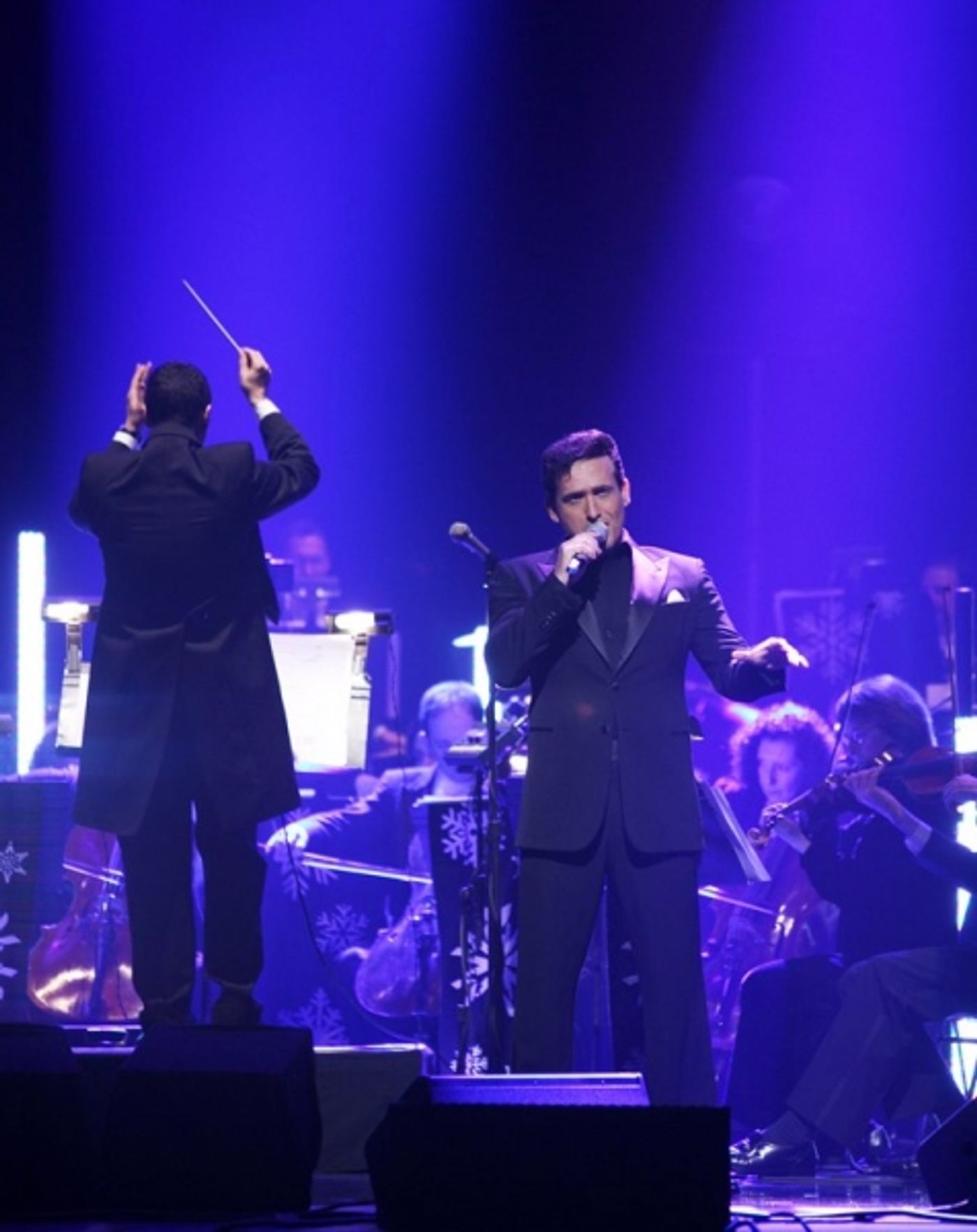 Exclusive Performance Coverage: Il Divo & Kristin Chenoweth Holiday Concert  Image
