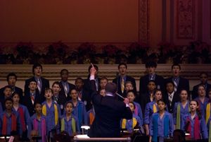 Guest Conductor John Morris Russell and the New York Pops
 Photo