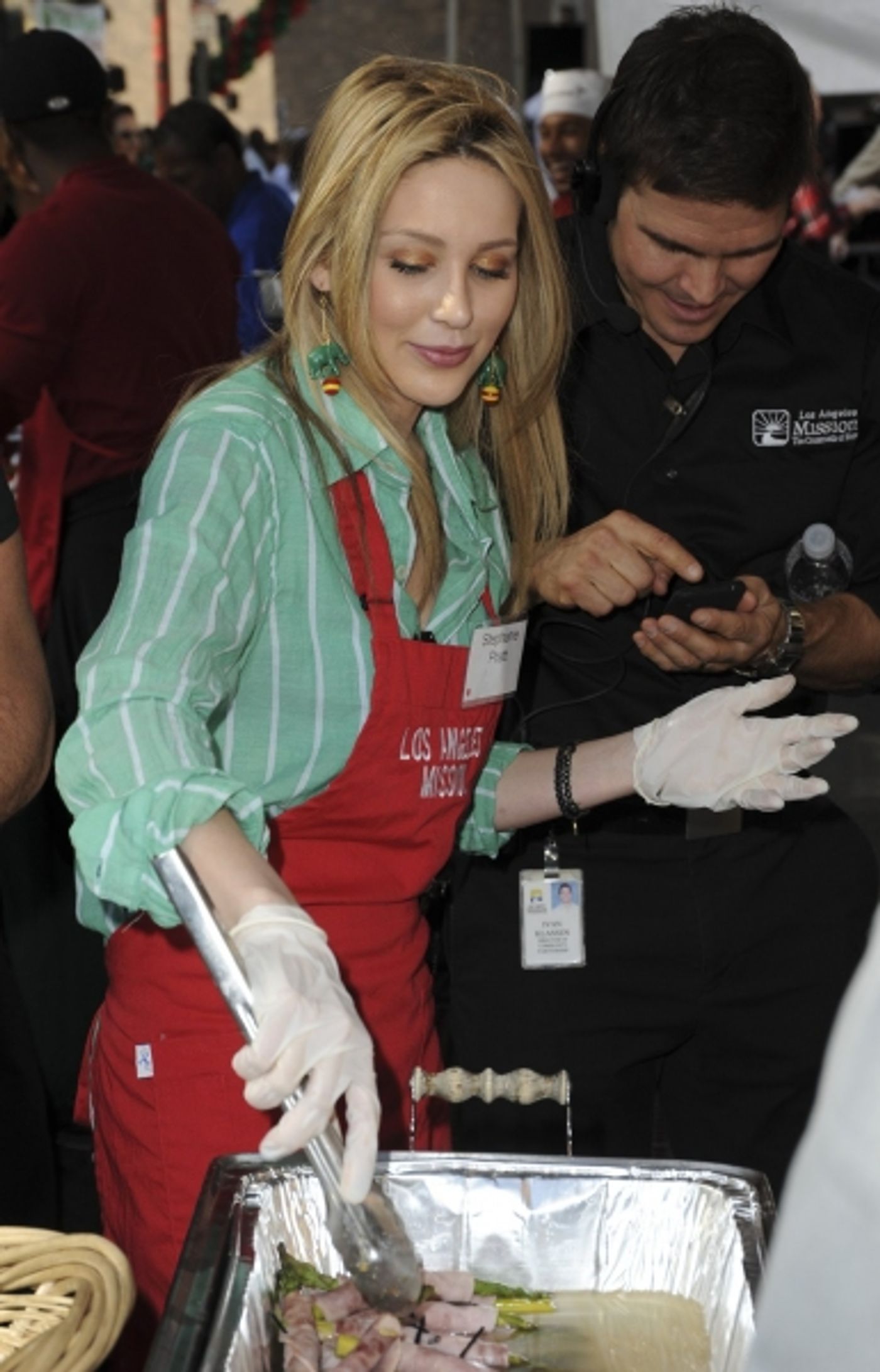 Photo Coverage: Corbin Bleu & More Spend Christmas Eve at the L.A. Mission Photo Coverage: Corbin Bleu & More Spend Christmas Eve at the L.A. Mission Image