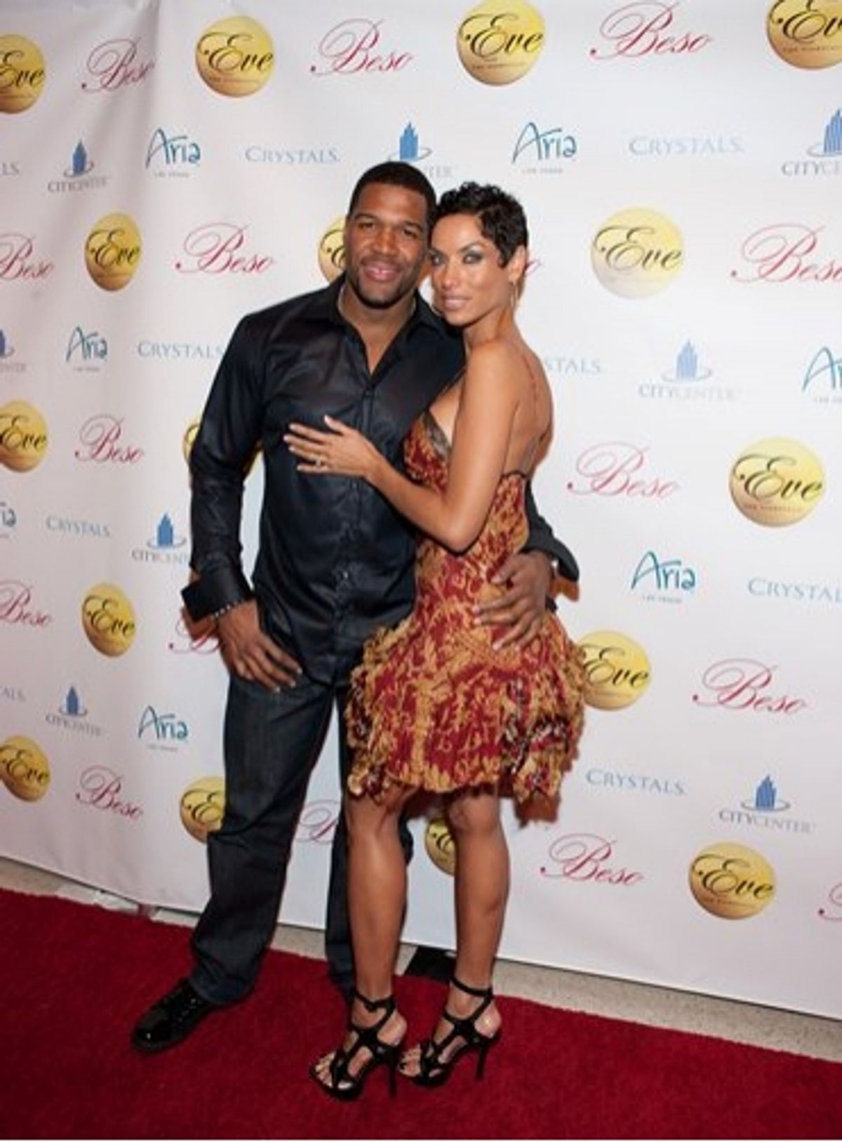  Michael Strahan and Nicole Murphy  at 