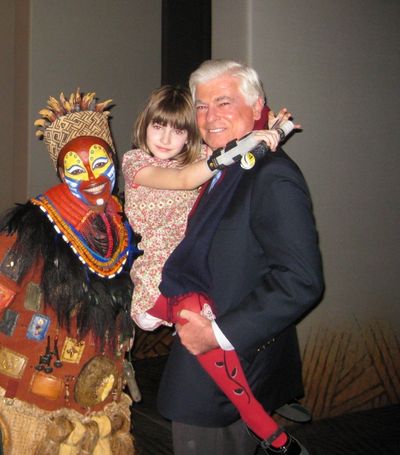 Tshidi Manye (Rafiki), Senator Chris Dodd with daughter Grace Photo