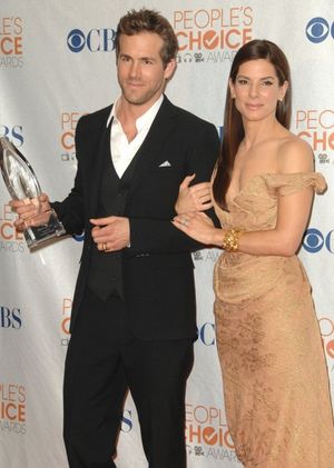  Ryan Reynolds and Sandra Bullock Photo