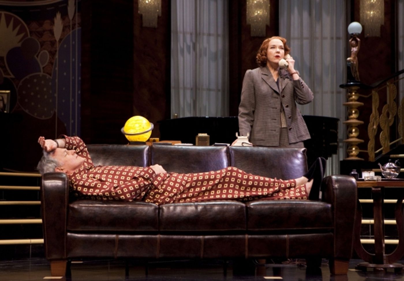 Photo Flash: PRESENT LAUGHTER Starring Victor Garber Opens Tonight  Image