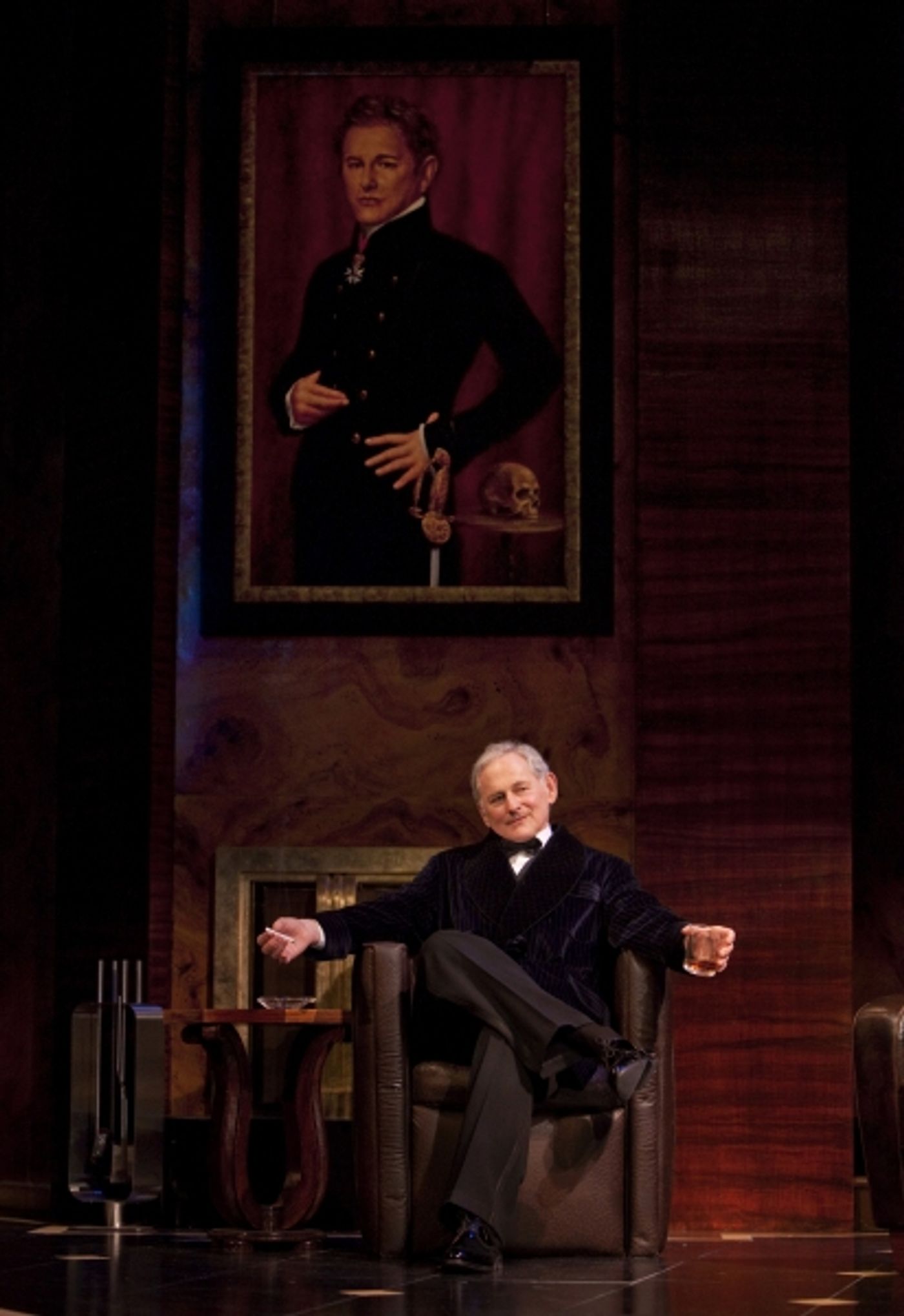 Photo Flash: PRESENT LAUGHTER Starring Victor Garber Opens Tonight  Image