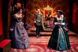 Amelia Workman (as Cordelia), Paul Lazar (as Kent), Okwui Okpokwasili (as Goneril) an Photo