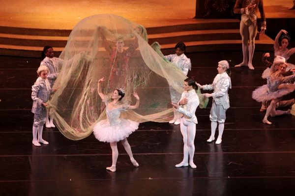 Photo Flash: The Joffrey Ballet Stages CINDERELLA at The Dorothy Chandler Pavilion, 1/28-1/31 Photo Flash: The Joffrey Ballet Stages CINDERELLA at The Dorothy Chandler Pavilion, 1/28-1/31 Image