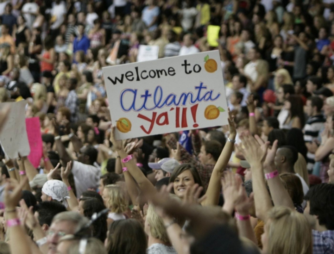 Photo Flash: 'IDOL' Photo Recap - Boston & Atlanta Auditions Photo Flash: 'IDOL' Photo Recap - Boston & Atlanta Auditions Image