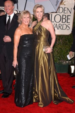 Glenn Close and Jane Lynch  Photo