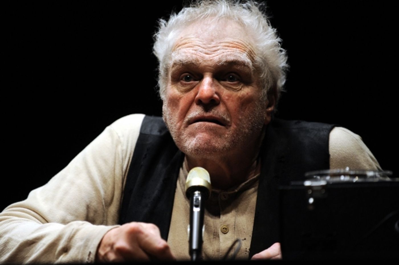 Photo Flash: Goodman Theatre Presents HUGHIE/KRAPP'S LAST TAPE  Image
