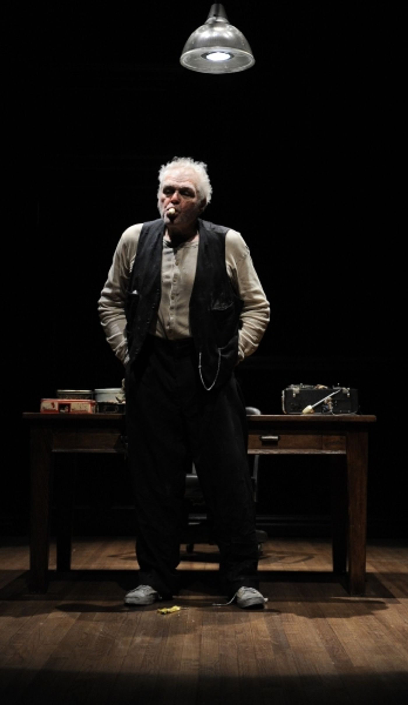 Photo Flash: Goodman Theatre Presents HUGHIE/KRAPP'S LAST TAPE  Image