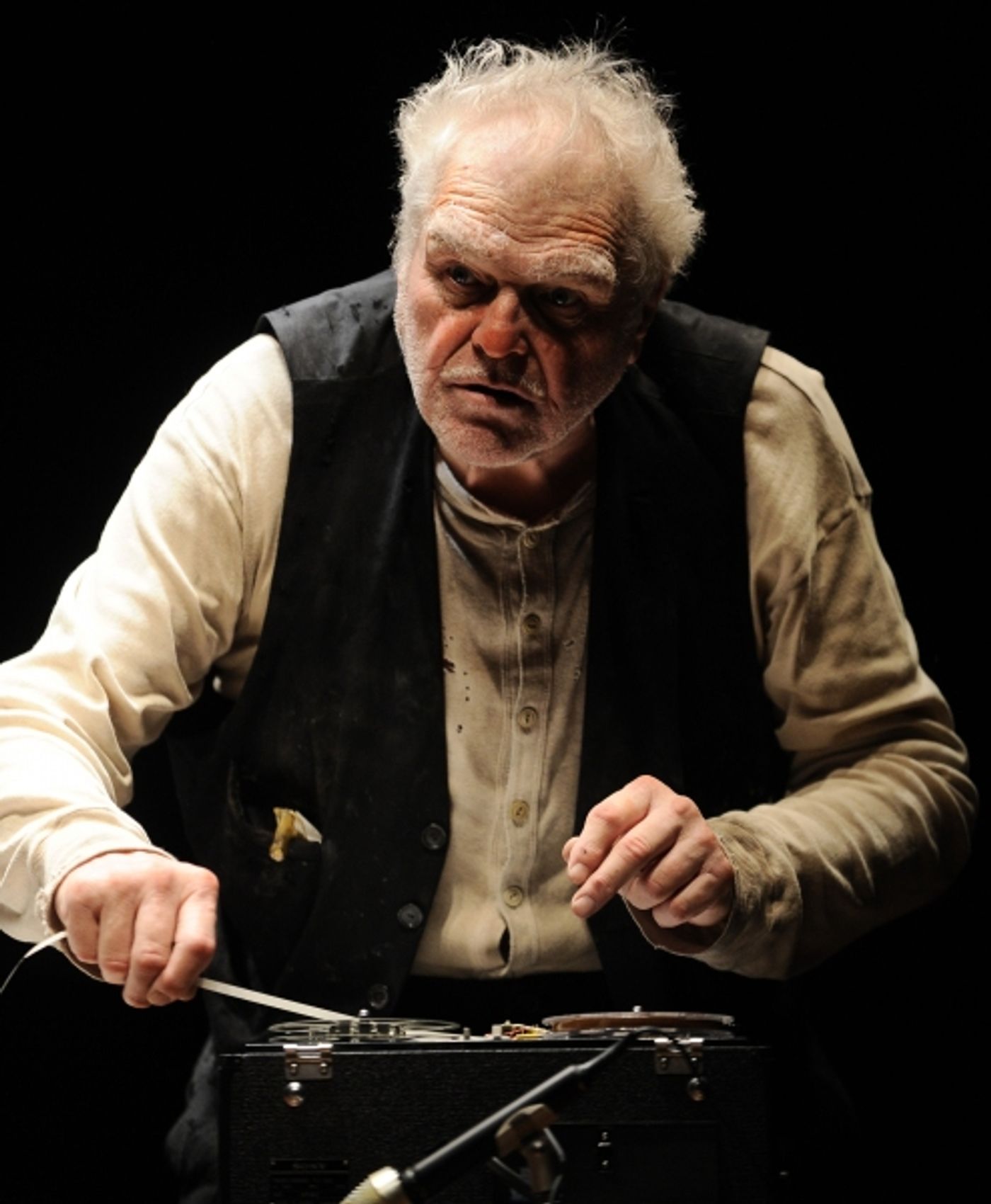 Photo Flash: Goodman Theatre Presents HUGHIE/KRAPP'S LAST TAPE  Image