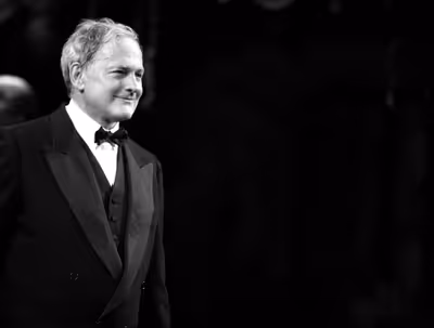 Victor Garber Photo