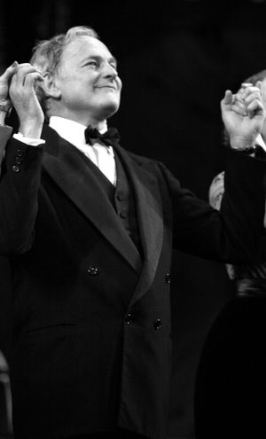 Victor Garber Photo