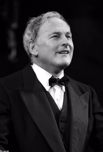 Victor Garber Photo