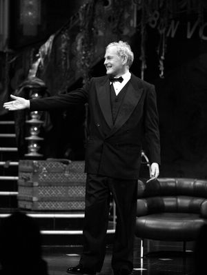 Victor Garber Photo