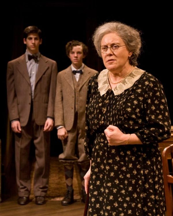 Steven Kaplan as Jay, Austyn Myers as Arty and Judy Kaye as Grandma Kurnitz  Photo