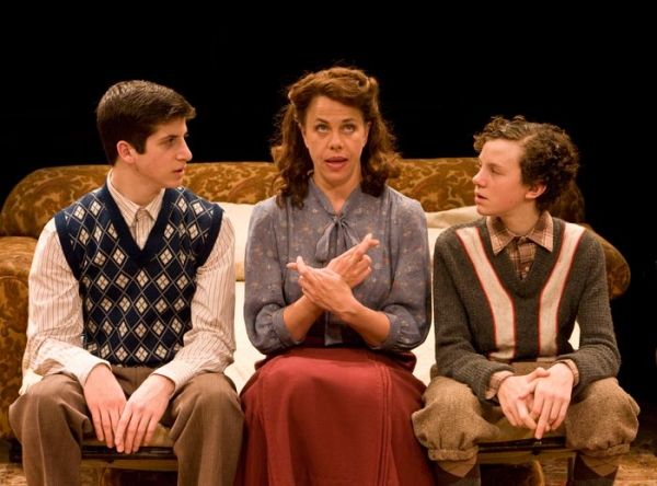 Steven Kaplan as Jay, Jennifer Regan as Bella and Austyn Myers as Arty Photo