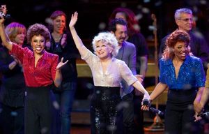 Bette Midler Photo