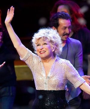 Bette Midler Photo