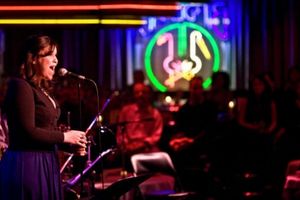 Lindsay Mendez Photo