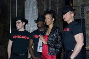 Michelle Williams & the cast of Chicago Photo