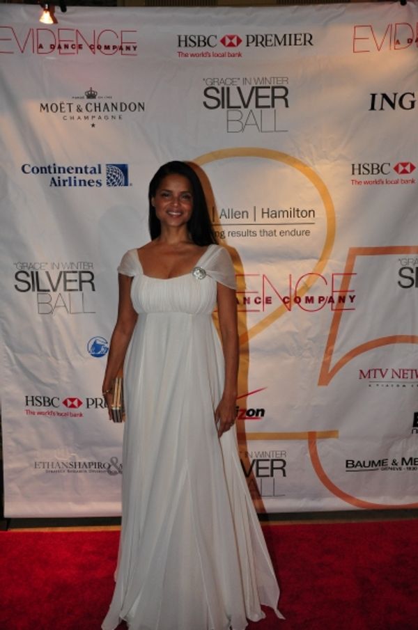 Host Victoria Rowell Photo