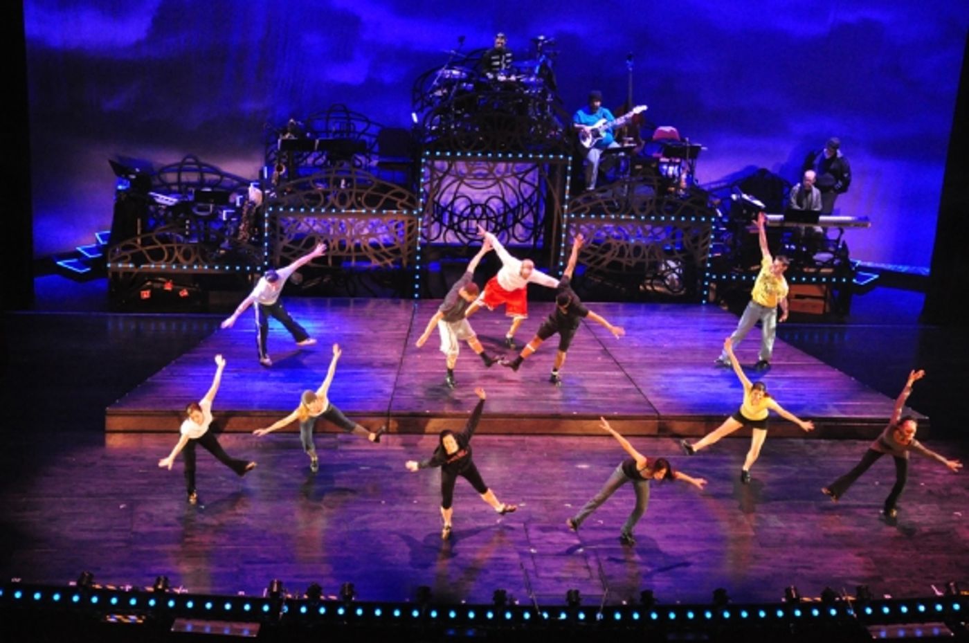 Photo Coverage: Beacon Theatre Welcomes Cirque Du Soleil's BANANA SHPEEL  Image