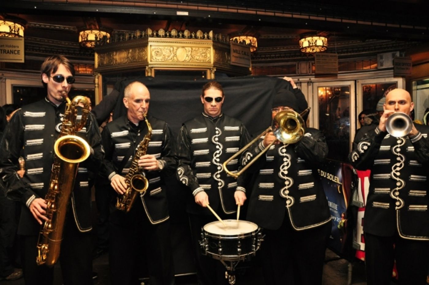 Photo Coverage: Beacon Theatre Welcomes Cirque Du Soleil's BANANA SHPEEL  Image