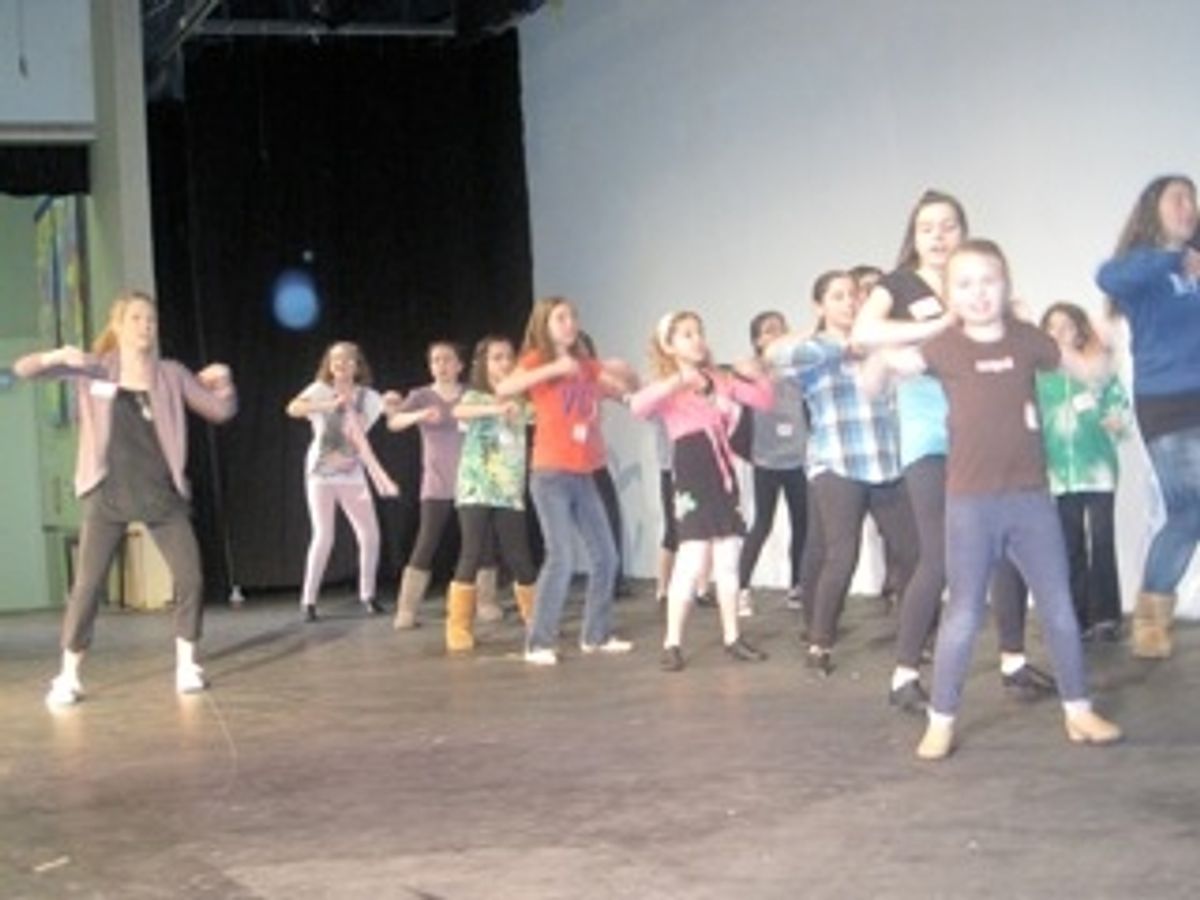 Bailey Hanks teaches children at LEGALLY BLONDE Workshop at 