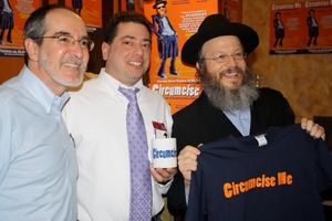 Ben's Deli President Scott Singer, General Manager Hal Simon, and Yisrael Campbell Photo