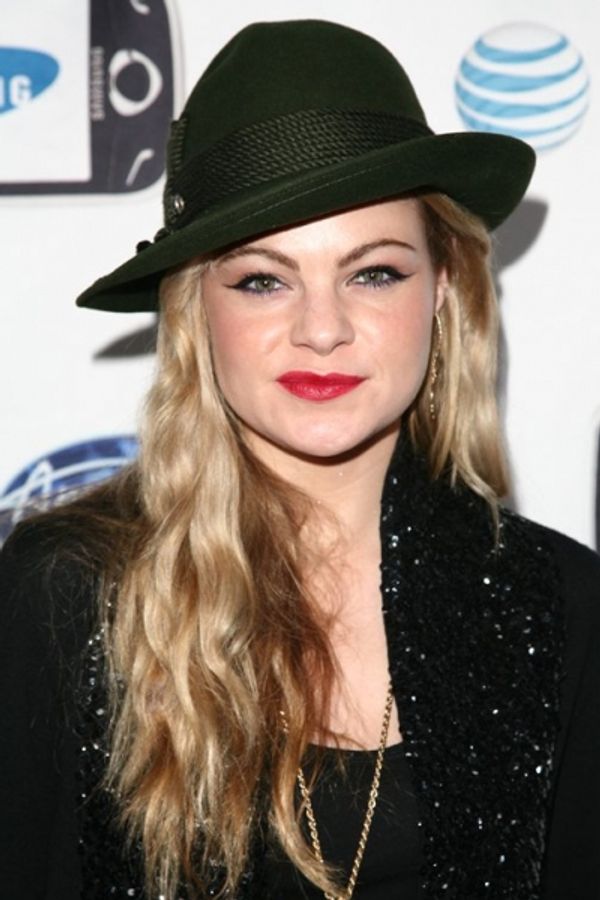 Caitlin Crosby  Photo