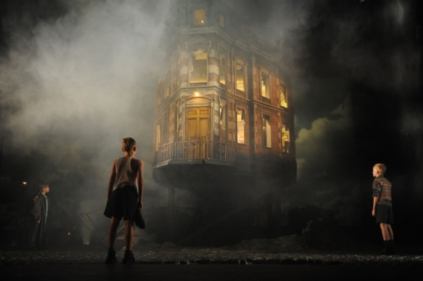 Photo Coverage: AN INSPECTOR CALLS - Last Chance To See Olivier-Winning Production Photo Coverage: AN INSPECTOR CALLS - Last Chance To See Olivier-Winning Production Image