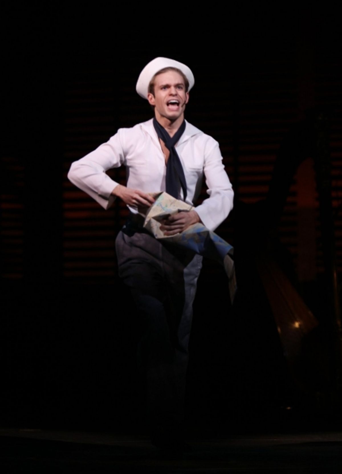 Hunter Ryan Herdlicka ('Come Up To My Place' - ON THE TOWN) at 