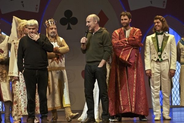 Paco Mir (from Tricicle), center Photo