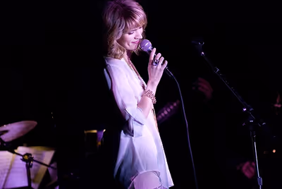 Lauren Kennedy Photo