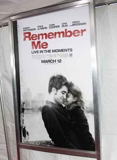 Robert Pattinson and Emile de Ravin Photo