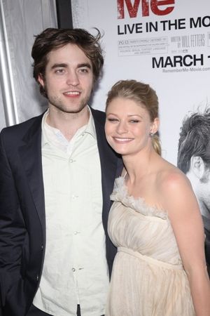 Robert Pattinson and Emilie de Ravin @ BroadwayWorld Robert Pattinson and Emilie de Ravin Photo