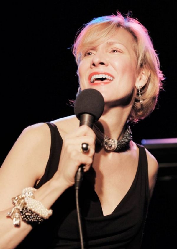 Stevie Holland Photo